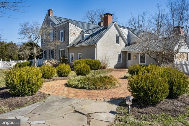 371 OLD TULPEHOCKEN RD, Birdsboro, PA 19508