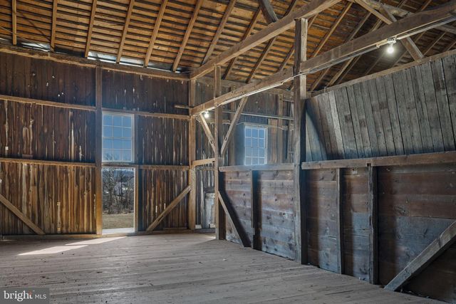 371 OLD TULPEHOCKEN RD, Birdsboro, PA 19508