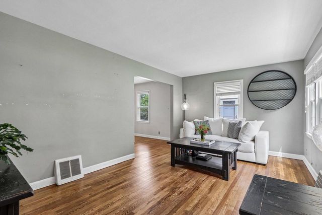 4773 N Diversey BOULEVARD, Whitefish Bay, WI 53211