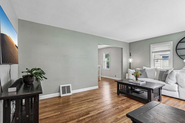 4773 N Diversey BOULEVARD, Whitefish Bay, WI 53211