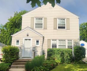 4773 N Diversey BOULEVARD, Whitefish Bay, WI 53211