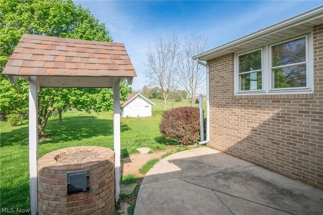 6501 Ravenna Avenue, Louisville, OH 44641