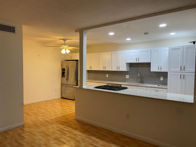 250 SW 7TH Street 13, Boca Raton, FL 33432