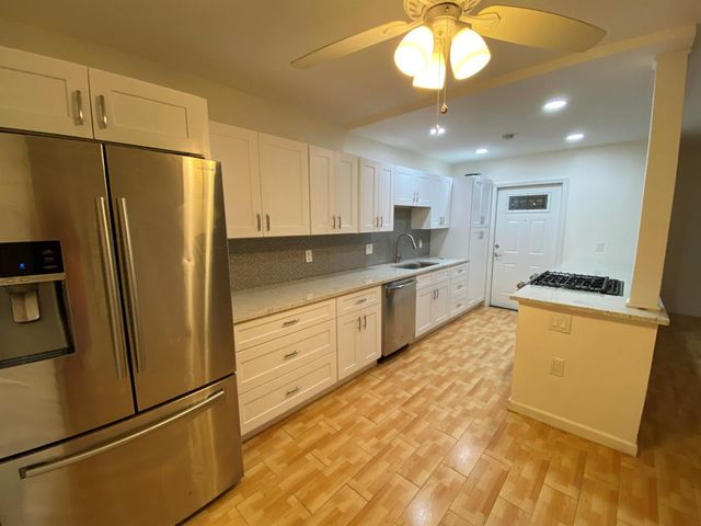 250 SW 7TH Street 13, Boca Raton, FL 33432