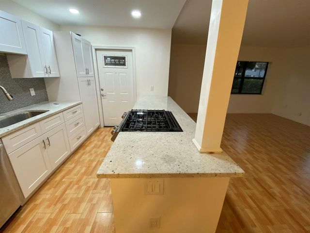 250 SW 7TH Street 13, Boca Raton, FL 33432