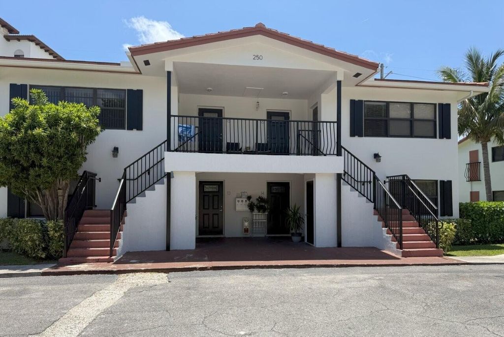 250 SW 7TH Street 13, Boca Raton, FL 33432