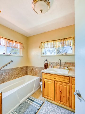 4650 Lower Klamath Lake Road, Klamath Falls, OR 97603