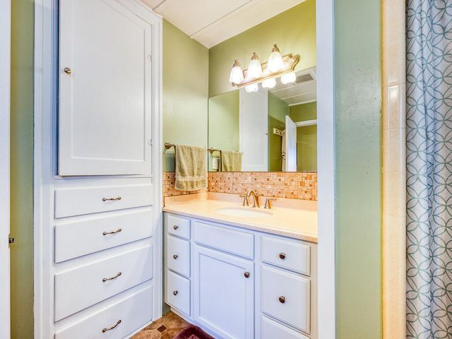 4650 Lower Klamath Lake Road, Klamath Falls, OR 97603