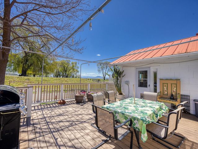 4650 Lower Klamath Lake Road, Klamath Falls, OR 97603