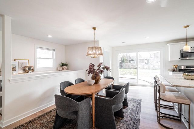 805 N Oakwood AVENUE, Oconomowoc, WI 53066