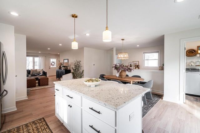 805 N Oakwood AVENUE, Oconomowoc, WI 53066