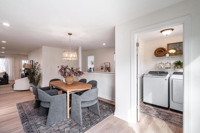 805 N Oakwood AVENUE, Oconomowoc, WI 53066