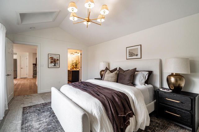 805 N Oakwood AVENUE, Oconomowoc, WI 53066