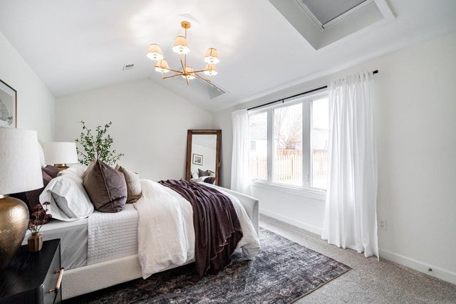 805 N Oakwood AVENUE, Oconomowoc, WI 53066