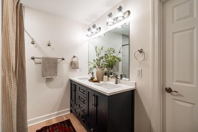 805 N Oakwood AVENUE, Oconomowoc, WI 53066