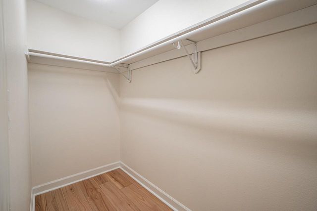 805 N Oakwood AVENUE, Oconomowoc, WI 53066