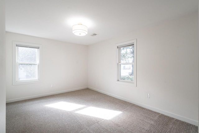 805 N Oakwood AVENUE, Oconomowoc, WI 53066