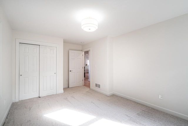 805 N Oakwood AVENUE, Oconomowoc, WI 53066