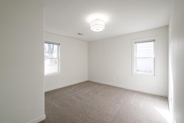 805 N Oakwood AVENUE, Oconomowoc, WI 53066