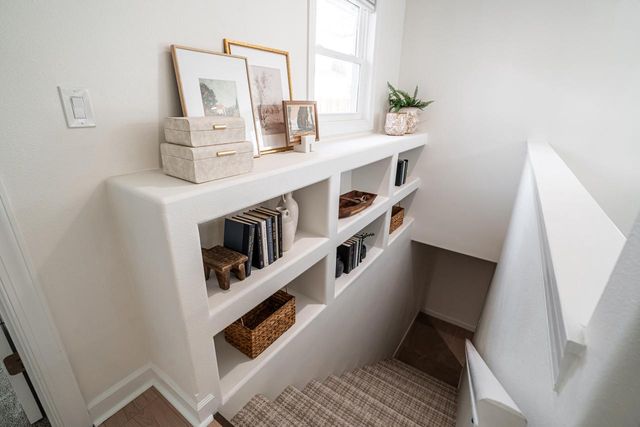 805 N Oakwood AVENUE, Oconomowoc, WI 53066