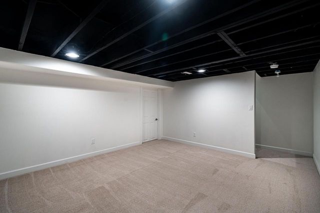 805 N Oakwood AVENUE, Oconomowoc, WI 53066