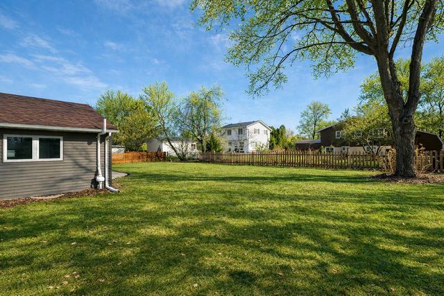 805 N Oakwood AVENUE, Oconomowoc, WI 53066