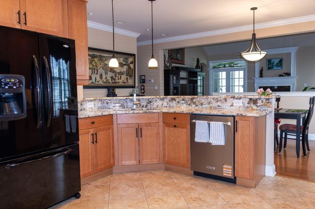 6 BARBADOS CT, Hamilton, NJ 08691