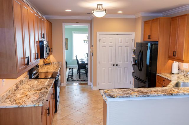 6 BARBADOS CT, Hamilton, NJ 08691