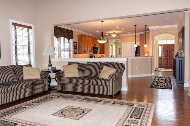 6 BARBADOS CT, Hamilton, NJ 08691