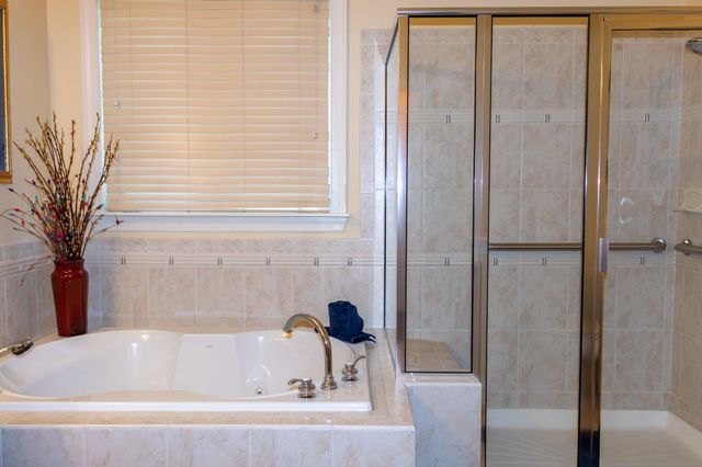 6 BARBADOS CT, Hamilton, NJ 08691