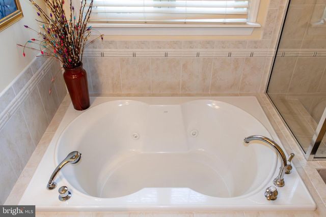 6 BARBADOS CT, Hamilton, NJ 08691