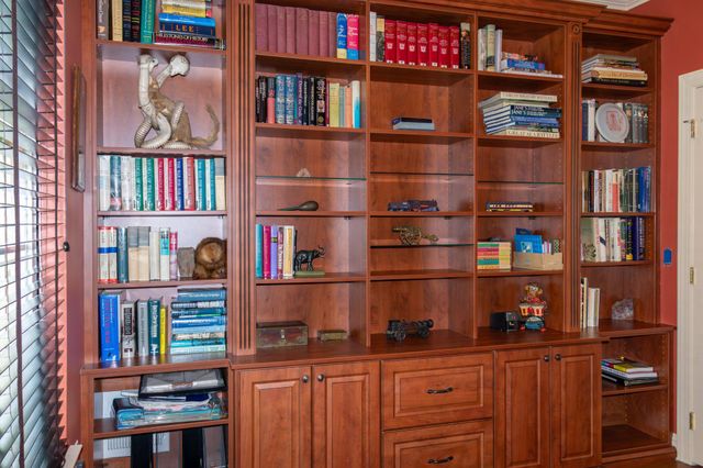 6 BARBADOS CT, Hamilton, NJ 08691