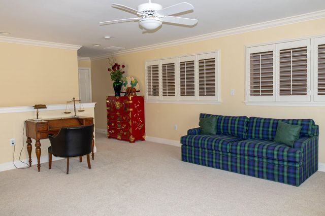 6 BARBADOS CT, Hamilton, NJ 08691