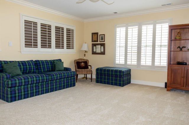 6 BARBADOS CT, Hamilton, NJ 08691