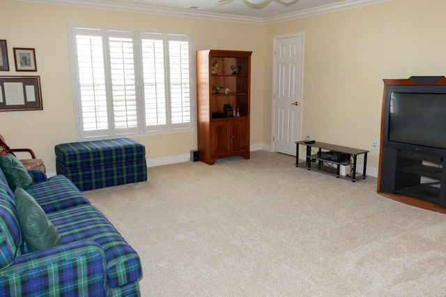 6 BARBADOS CT, Hamilton, NJ 08691