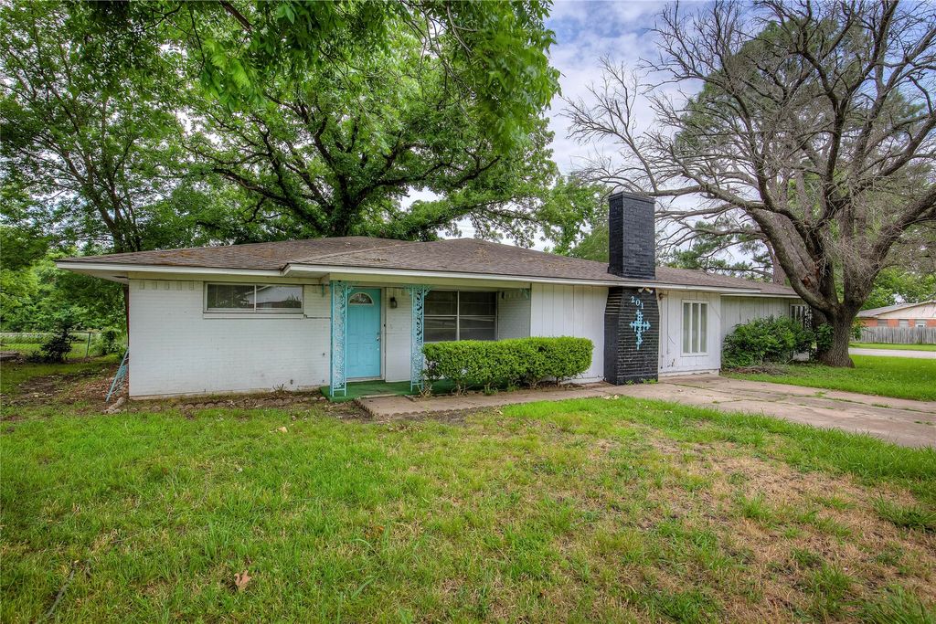 201 Brookhaven Terrace, Commerce, TX 75428
