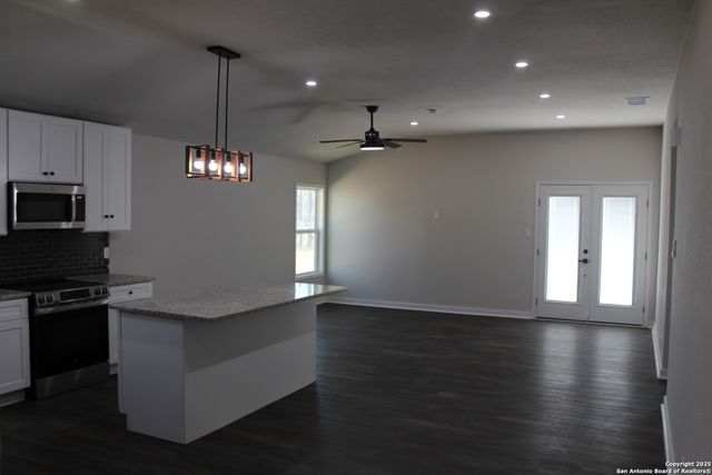 802 Thornedike, San Antonio, TX 78245