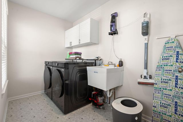 206 Sweetbay Street, Valparaiso, IN 46385