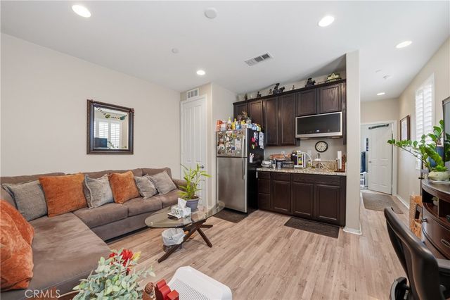 17950 Newport Plum, San Bernardino, CA 92407