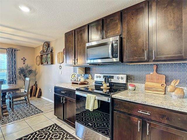 38287 SONNET LANDING AVENUE, Zephyrhills, FL 33540