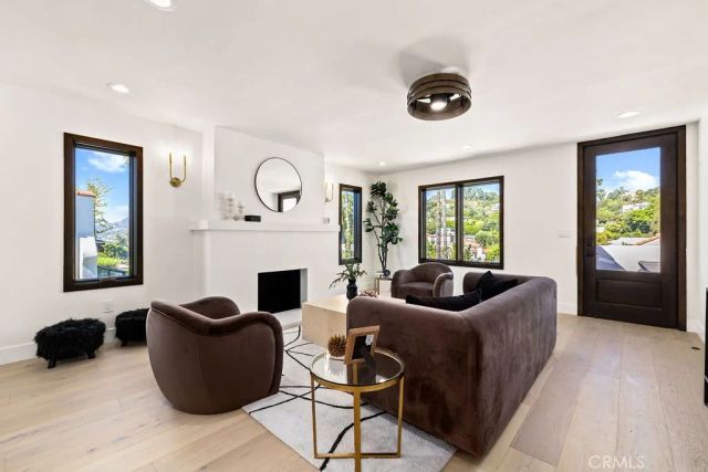 1565 Murray, Los Angeles, CA 90026