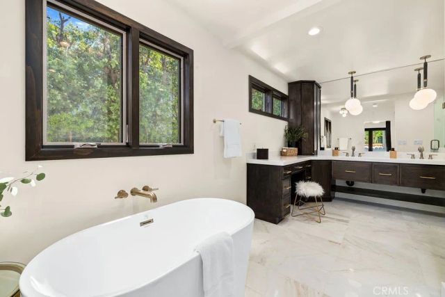 1565 Murray, Los Angeles, CA 90026