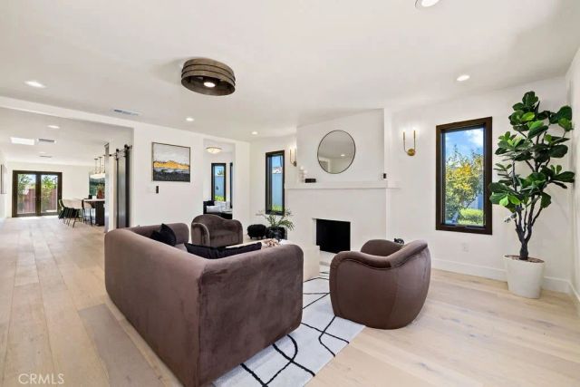 1565 Murray, Los Angeles, CA 90026