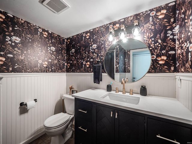 1200 S Helfrich Avenue, Evansville, IN 47712