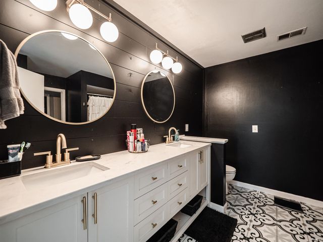1200 S Helfrich Avenue, Evansville, IN 47712