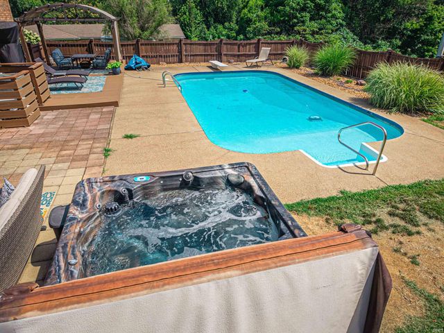 1200 S Helfrich Avenue, Evansville, IN 47712
