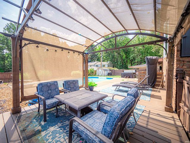 1200 S Helfrich Avenue, Evansville, IN 47712