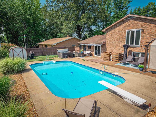 1200 S Helfrich Avenue, Evansville, IN 47712