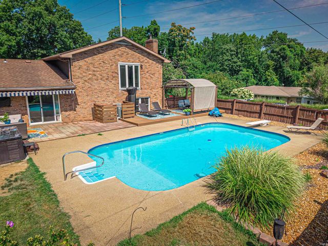 1200 S Helfrich Avenue, Evansville, IN 47712