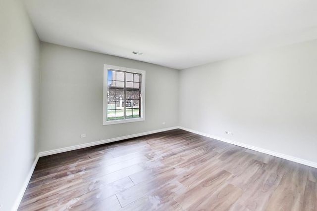 1720 Lakecliffe Drive A, Wheaton, IL 60189